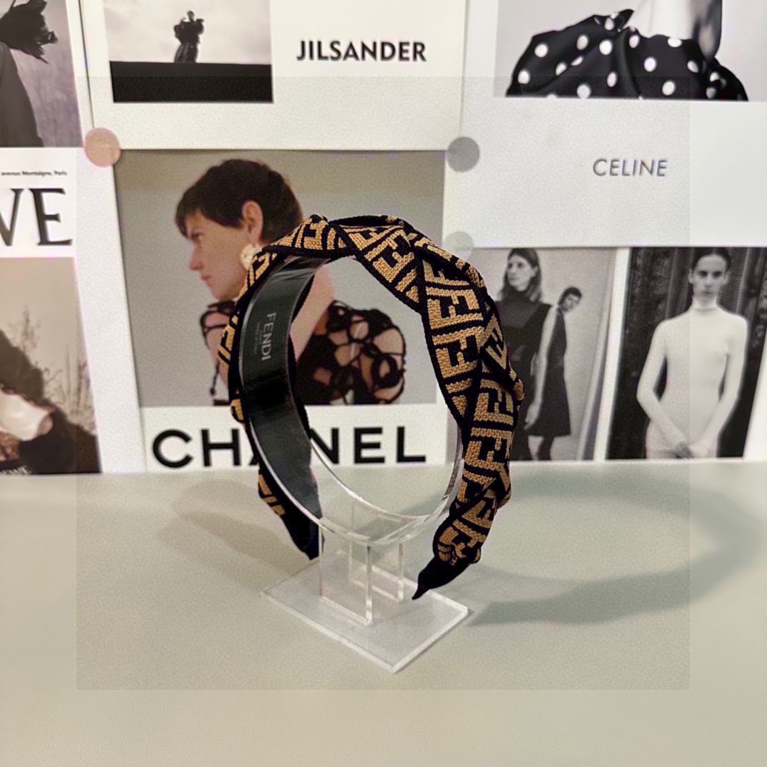 NO:276903,Specially equipped with counter packaging FENDI (Fendi) latest presbyterian FF hairband, fairy, quick purchase, special material, no head, salt or sweet~ hair accessories, hairpins, fendi, fendi, fendi, hairpins19860909特 配专柜包装 FENDI（芬迪）最新老花FF发箍 小仙女快入手 特殊材质 不嘞头 可盐可甜～发饰,发夹,fendi,fendi,hairpins,accessory