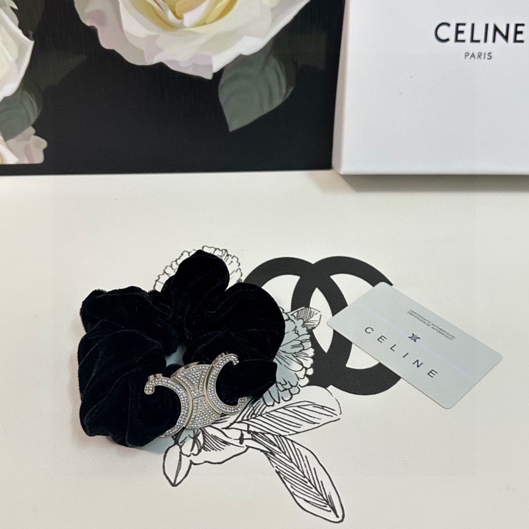 NO:276782,Special (single) with full packaging Celine (Celine) hot velvet hair ring, counter model shipment, it looks very high-end at first glance Super versatile, must keep your own hair accessories, hairpins, celine, celine, hairpins19860909特（单个）配全套包装 Celine（赛琳）爆款丝绒发圈,专柜款出货 一看就特别高档 超级百搭 必须自留发饰,发夹,celine,celine,hairpins,accessory
