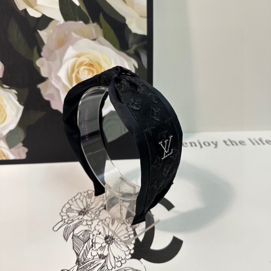 NO:276800,Specially equipped with counter packaging LV (Louis Vuitton) latest hairband, fairy quick to buy, special material, no head, salt or sweet~ hair accessories, hairpins, louis vuitton, louis vuitton, hairpins19860909特 配专柜包装 LV（路易威登）最新发箍 小仙女快入手 特殊材质 不嘞头 可盐可甜～发饰,发夹,louis vuitton,louis vuitton,hairpins,accessory