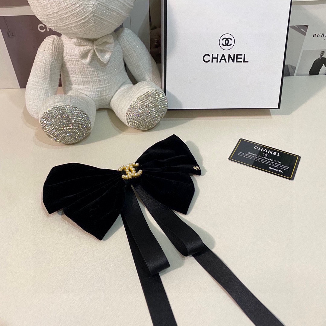 NO:276933,Specially equipped with counter packaging CHANEL (Chanel) latest bow-and-old hardware hairpin #Trust me!  A must-have item for everyone. This one must be bought. The fairy is going to take it. Whoever wears it looks good~ Hairpins, hairpins, chanel, chanel, hairpins19860909特 配专柜包装 CHANEL（香奈儿）最新蝴蝶结中古五金发夹# 信我！人手必备的单品 这件必须买 洋气神仙颜值 小仙女要收了它,谁戴谁好看～发夹,发夹,chanel,chanel,hairpins,accessory