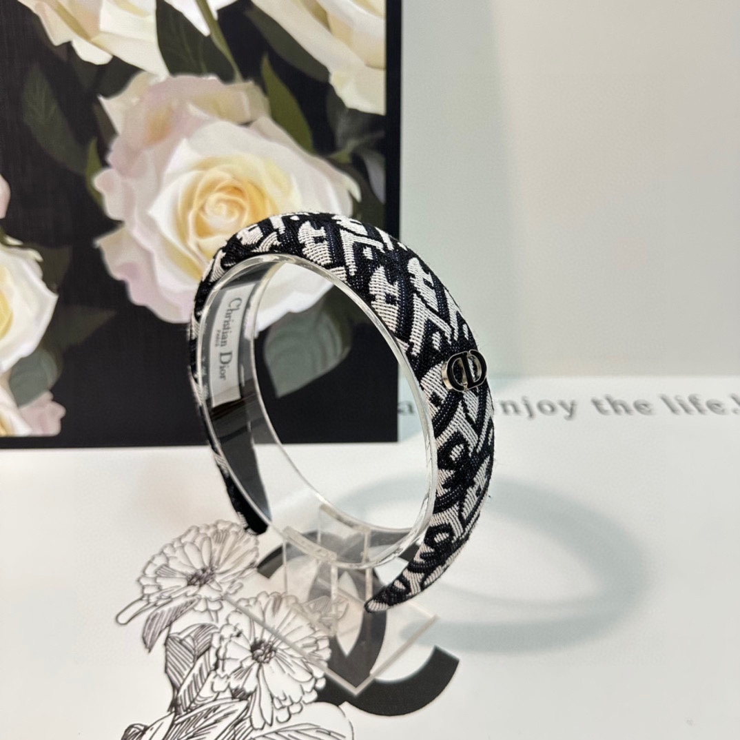 NO:276939,Specially equipped with counter packaging DIOR (Dio) latest old-fashioned hardware hairbands, fairy quick to buy, special material, no head, salt or sweet~ hairpins, hairpins, dior, dior, hairpins19860909特 配专柜包装 DIOR（迪奥）最新老花五金发箍 小仙女快入手 特殊材质 不嘞头 可盐可甜～发夹,发夹,dior,dior,hairpins,accessory