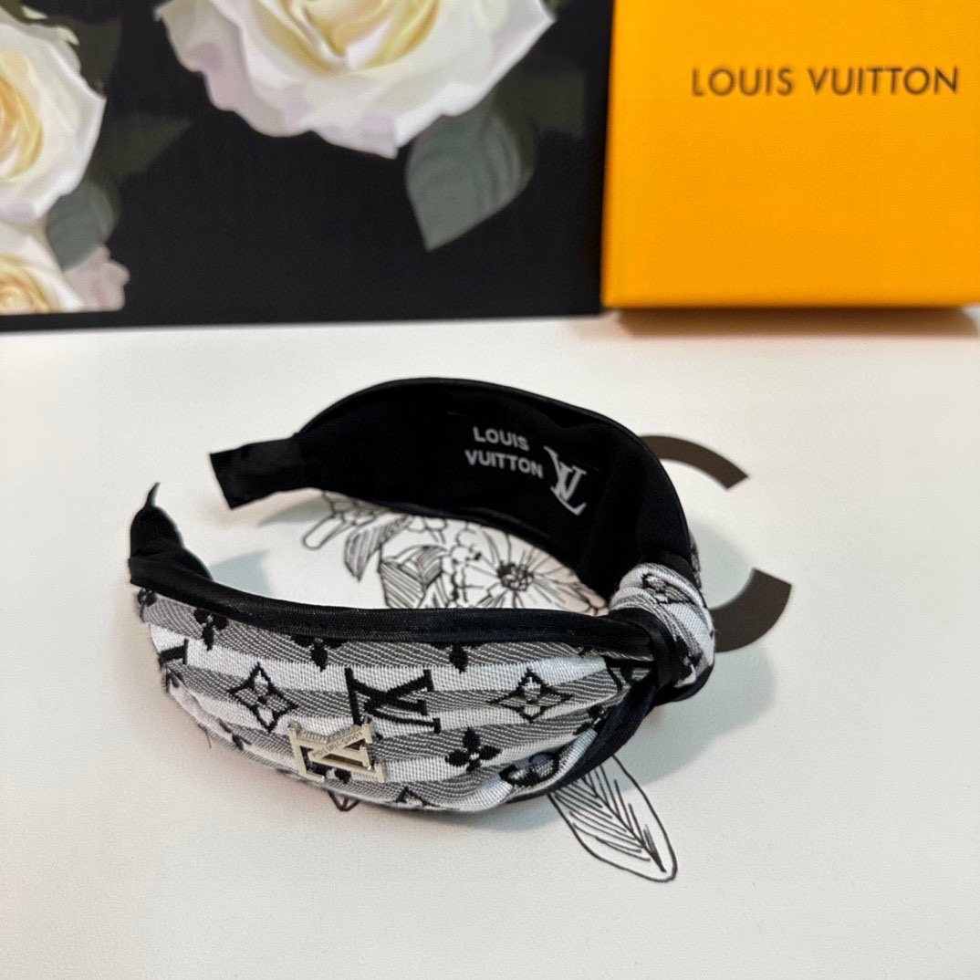 NO:276966,Specially equipped with counter packaging LV (Louis Vuitton) latest old-fashioned hairband, fairy quick to buy, special material, no head, salt or sweet~ hairpin, hairpin, louis vuitton, louis vuitton, hairpin19860909特 配专柜包装 LV（路易威登）最新老花发箍 小仙女快入手 特殊材质 不嘞头 可盐可甜～发夹,发夹,louis vuitton,louis vuitton,hairpins,accessory