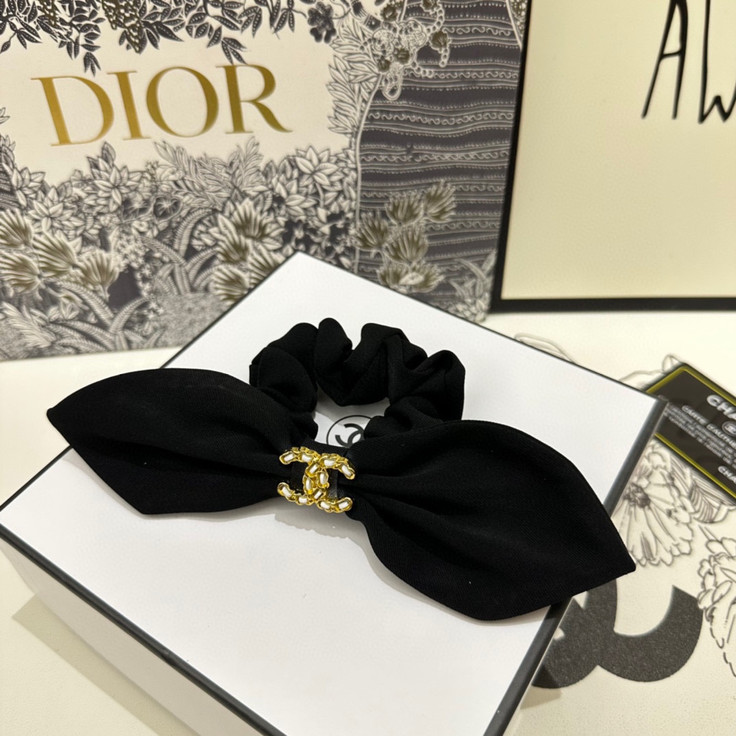 NO:276959,Special (single) with full packaging Chanel (Chanel) popular palace style rabbit ear hair ring, counter model shipped, it looks very high-end at first glance Super versatile. You must keep your own hairpins, hairpins, chanel, chanel, hairpins19860909特（单个）配全套包装 Chanel（香奈儿）爆款宫廷风兔耳朵发圈,专柜款出货 一看就特别高档 超级百搭 必须自留发夹,发夹,chanel,chanel,hairpins,accessory