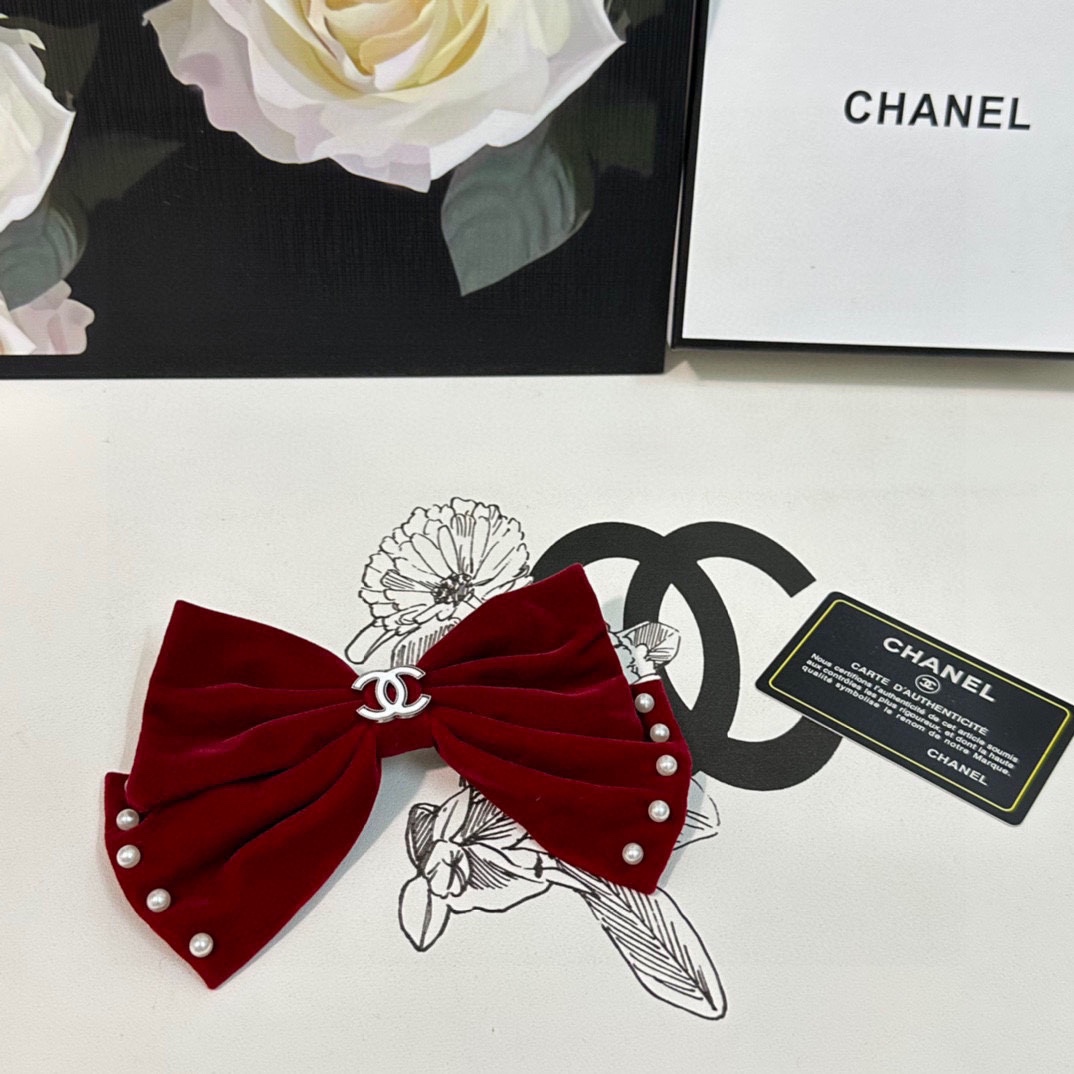 NO:276971,Specially equipped with counter packaging CHANEL (Chanel) latest bow-metallic hardware velvet hairpin #Tell me!  A must-have item for everyone. This one must be bought. The fairy is going to take it. Whoever wears it looks good~ Hairpins, hairpins, chanel, chanel, hairpins19860909特 配专柜包装 CHANEL（香奈儿）最新蝴蝶结中古五金丝绒发夹# 信我！人手必备的单品 这件必须买 洋气神仙颜值 小仙女要收了它,谁戴谁好看～发夹,发夹,chanel,chanel,hairpins,accessory