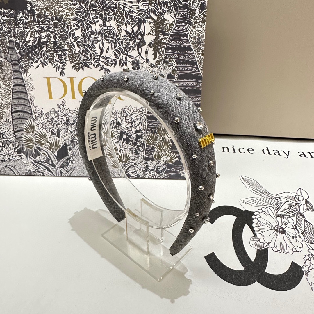 NO:276989,Specially equipped with counter packaging MiuMiu (Miao Miu) latest luxury hairband, purchased by fairies, special materials, no head, salt or sweet~ hairpins, hairpins, miumiu, hairpins19860909特 配专柜包装 MiuMiu（缪缪）最新高奢发箍 小仙女入手 特殊材质 不嘞头 可盐可甜～发夹,发夹,miumiu,hairpins,accessory