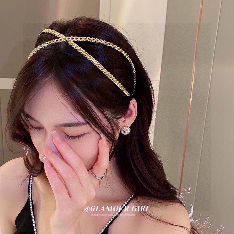 NO:276994,Specially equipped with counter packaging Chanel (Chanel) latest hot rhinestone hairband imported fabrics, excellent texture and material, never tired of looking at the design, full of celebrity style~ Salt and sweet hairpins, hairpins, chanel, chanel, hairpins19860909特 配专柜包装 Chanel（香奈儿）最新火爆水钻发箍 进口面料 质感材质超赞 设计百看不厌 名媛风十足～ 可盐可甜发夹,发夹,chanel,chanel,hairpins,accessory