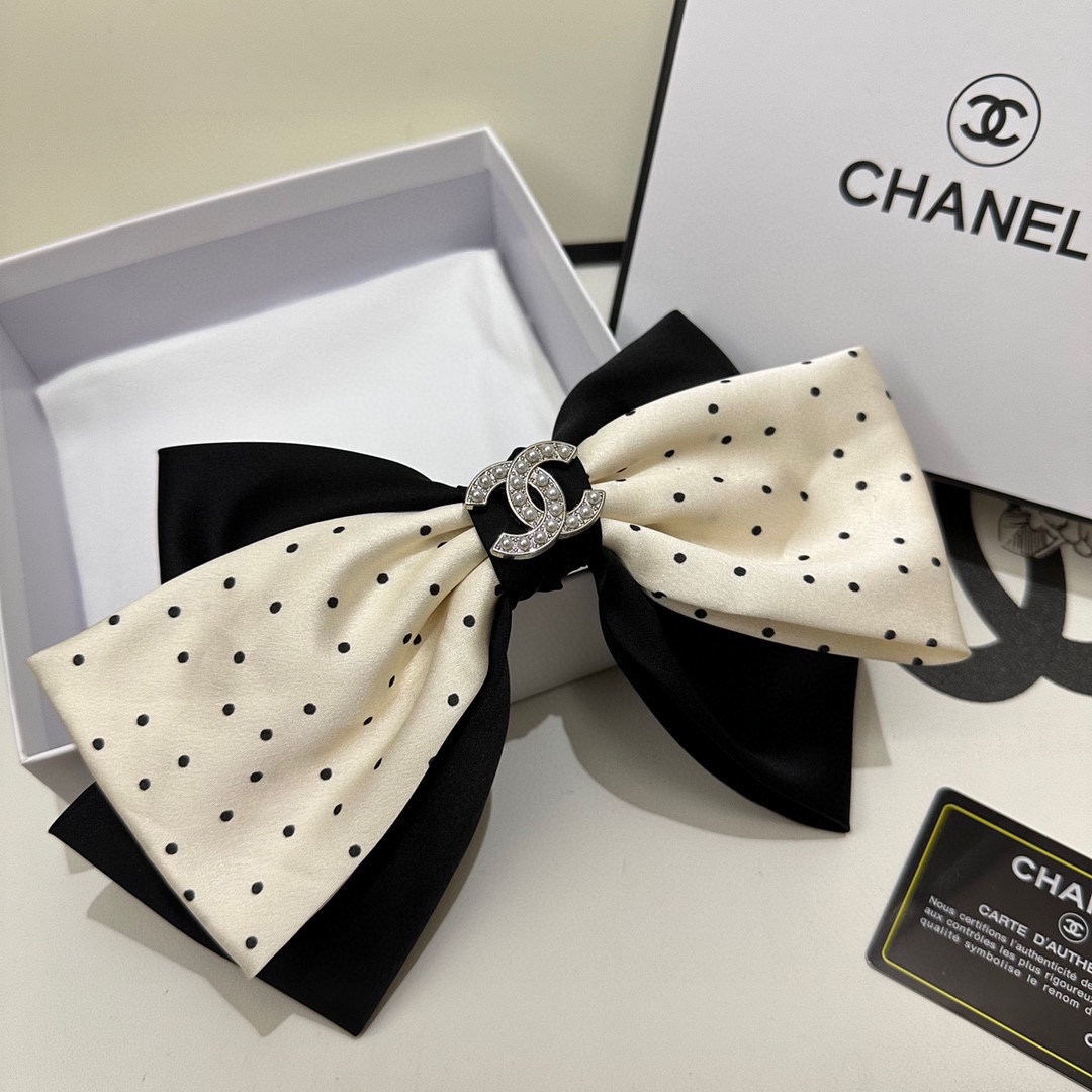 NO:277264,Specially equipped with counter packaging CHANEL (Chanel) latest bow-and-old hardware hairpin #Trust me!  A must-have item for everyone. This one must be bought. The fairy is going to take it. Whoever wears it looks good~ Hairpins, hairpins, chanel, chanel, hairpins19860909特 配专柜包装 CHANEL（香奈儿）最新蝴蝶结中古五金发夹# 信我！人手必备的单品 这件必须买 洋气神仙颜值 小仙女要收了它,谁戴谁好看～发夹,发夹,chanel,chanel,hairpins,accessory