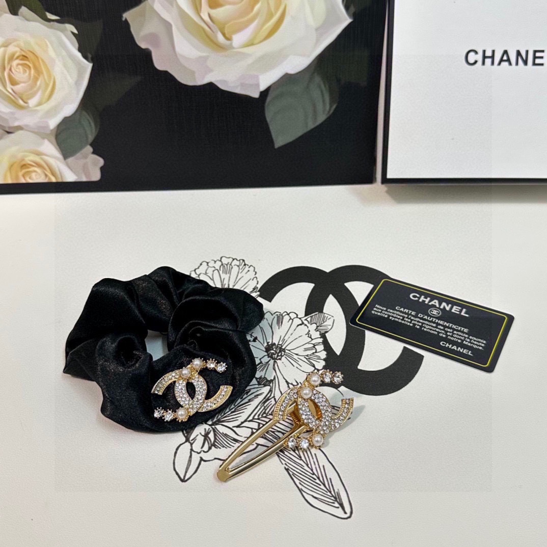 NO:277631,Special (two-piece set) with full package CHANEL (Chanel) the best new model sold this year Vintage vintage retro chain hairpins Super fairy pair Fashionable style hairpins casually, hairpins, chanel, chanel, hairpins19860909特（两件套） 配全套包装 CHANEL（香奈儿）今年最好卖的新款 Vintage中古复古链条发夹 超仙的一对 时髦精 随便入的款发夹,发夹,chanel,chanel,hairpins,accessory