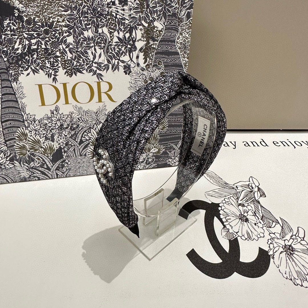 NO:277610,Specially equipped with full packaging Chanel (Chanel) popular hairband, special counter model shipment, it looks very high-end at first glance, super versatile, you must keep your own hairpins, hairpins, chanel, chanel, hairpins19860909特 配全套包装 Chanel（香奈儿）爆款发箍,专柜款出货 一看就特别高档 超级百搭 必须自留发夹,发夹,chanel,chanel,hairpins,accessory
