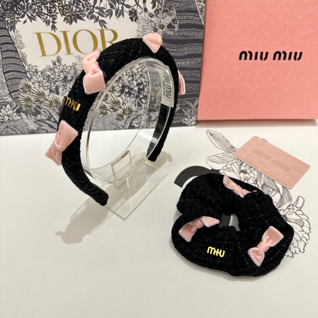 NO:277624,Special (two-piece set) with counter packaging MiuMiu (Mu Miu) latest hit butterfly series two-piece set hairband hair rings Elegant girl is worth buying Very easy to match, temperament and tasteful. It is recommended to wear two together. Magical fairy hairpins, hairpins, miumiu, hairpins19860909特（两件套）配专柜包装 MiuMiu（缪缪）最新爆款来啦蝴蝶系列两件套发箍发圈 优雅的girl值得入手 非常好搭配 气质有品位 建议两个一齐佩戴 神奇的仙发夹,发夹,miumiu,hairpins,accessory