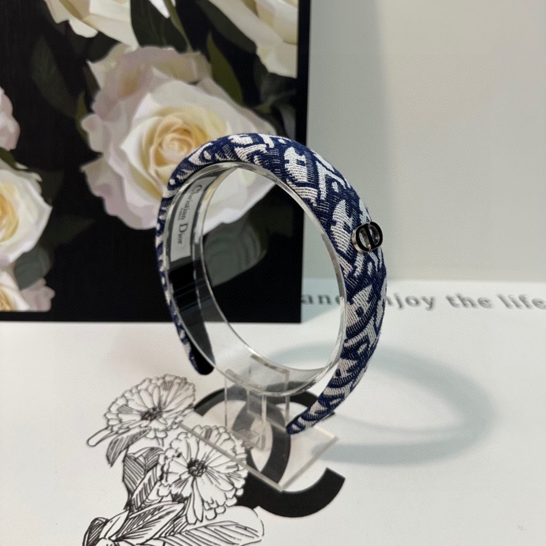 NO:277277,Specially equipped with counter packaging DIOR (Dio) latest old-fashioned hardware hairbands, fairy quick to buy, special material, no head, salt or sweet~ hairpins, hairpins, dior, dior, hairpins19860909特 配专柜包装 DIOR（迪奥）最新老花五金发箍 小仙女快入手 特殊材质 不嘞头 可盐可甜～发夹,发夹,dior,dior,hairpins,accessory