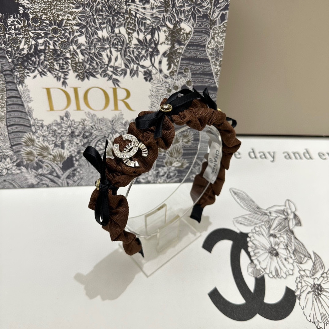 NO:277241,Specially equipped with counter packaging Chanel (Chanel) latest luxury hairband, purchased by the fairy, special material, no head, salt or sweet~ hairpins, hairpins, chanel, chanel, hairpins19860909特 配专柜包装 Chanel（香奈儿）最新高奢发箍 小仙女入手 特殊材质 不嘞头 可盐可甜～发夹,发夹,chanel,chanel,hairpins,accessory