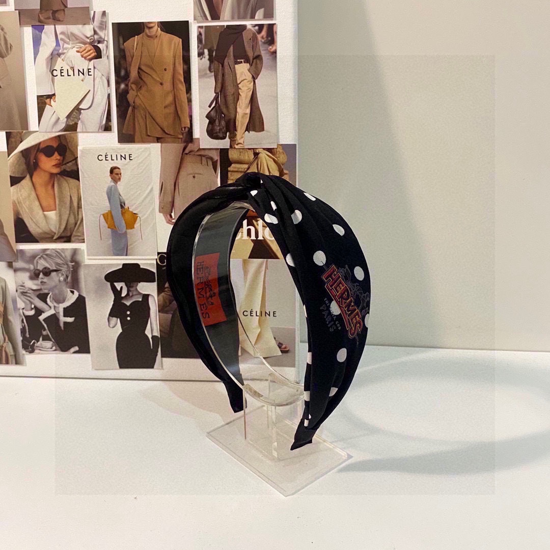 NO:277683,Specially equipped with counter packaging HERMES (Hermes) latest popular hairband, fairy, quick purchase, special material, no head, salt or sweet~ hairpins, hairpins, hermes, hermes, hairpins19860909特 配专柜包装 HERMES（爱马仕）最新爆款发箍 小仙女快入手 特殊材质 不嘞头 可盐可甜～发夹,发夹,hermes,hermes,hairpins,accessory