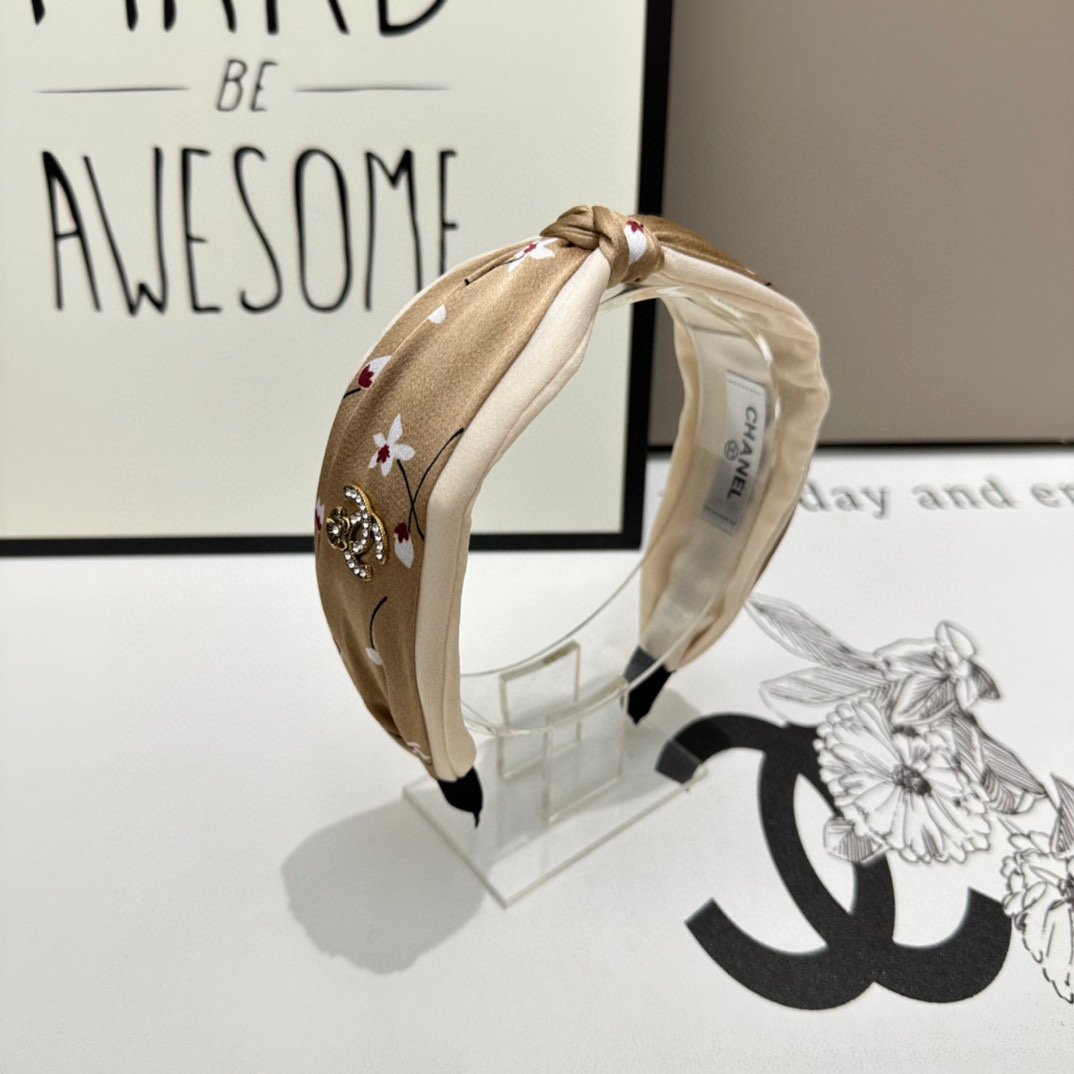 NO:277695,Specially equipped with counter packaging Chanel (Chanel) latest hairband, fairy, quick to buy, special material, no head, salt or sweet~ hairpins, hairpins, chanel, chanel, hairpins19860909特 配专柜包装 Chanel（香奈儿）最新发箍 小仙女快入手 特殊材质 不嘞头 可盐可甜～发夹,发夹,chanel,chanel,hairpins,accessory
