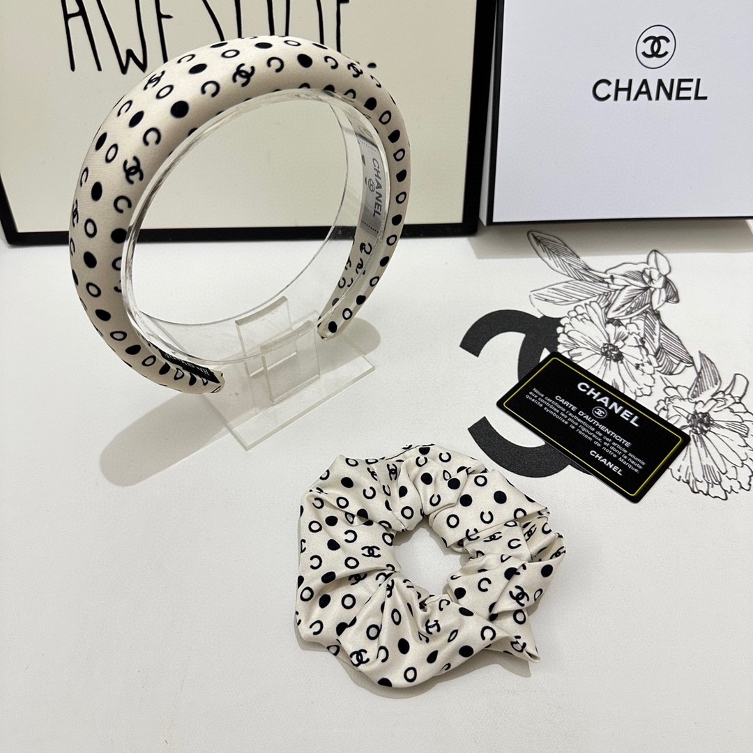 NO:278115,Special (two-piece set) with counter packaging. Chanel (Chanel)'s latest hit product is here. Xiaoxiangfeng two-piece set hairband hair ring. The elegant girl is worth buying. Very easy to match. Temperament and taste. It is recommended to wear it together. Magical fairy hair accessories, hairpins, chanel, chanel, hairpins.19860909特（两件套）配专柜包装 Chanel（香奈儿）最新爆款来啦小香风两件套发箍发圈 优雅的girl值得入手 非常好搭配 气质有品位 建议两个一齐佩戴 神奇的仙发饰,发夹,chanel,chanel,hairpins,accessory