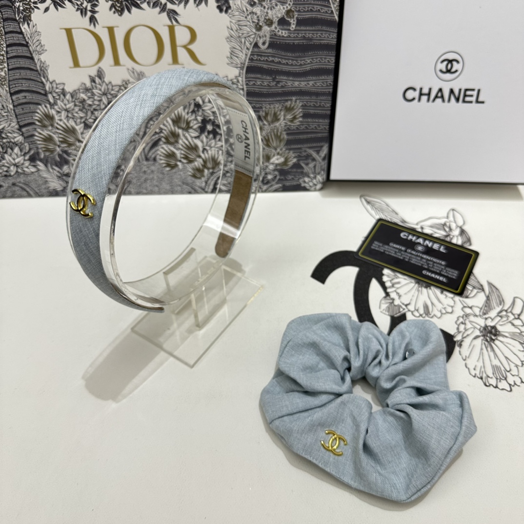NO:278336,Special (two-piece set) with counter packaging. Chanel (Chanel) latest hit product is here. Xiaoxiangfeng two-piece set hairband hair ring. The elegant girl is worth buying. Very easy to match. Temperament and taste. It is recommended to wear it together. Magical fairy hair accessories, hairpins, chanel, chanel, hairpins.19860909特（两件套）配专柜包装 Chanel（香奈儿）最新爆款来啦小香风两件套发箍发圈 优雅的girl值得入手 非常好搭配 气质有品位 建议两个一齐佩戴 神奇的仙发饰,发夹,chanel,chanel,hairpins,accessory
