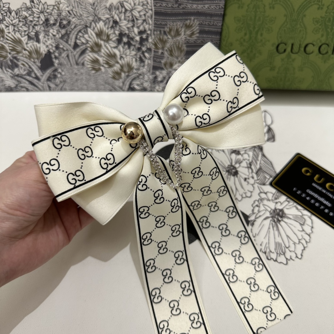 NO:278339,Special package GUCCI (Gucci) new hairpins, salty and sweet, super good to wear~ can be matched with different hairstyles, hairpins, gucci, gucci, hairpins19860909特 配包装 GUCCI（古驰）新款发夹 可盐可甜 戴起来超好看～ 可搭配不同发型发饰,发夹,gucci,gucci,hairpins,accessory