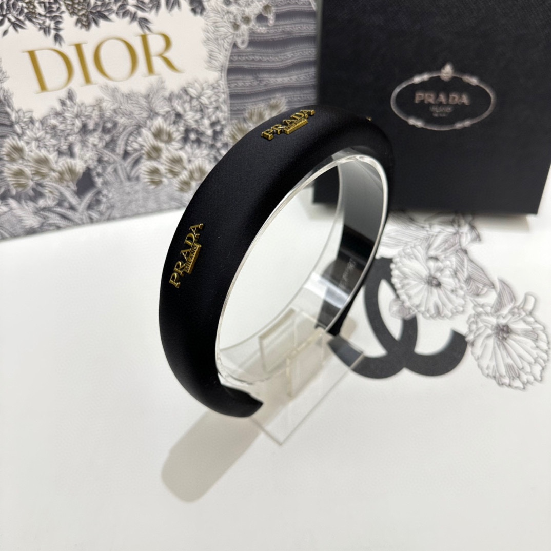 NO:278493,Specially equipped with counter packaging Prada (Prada) latest metal hairband, fairy quick to buy, special material, no head, salty and sweet hair accessories, hairpins, prada, prada, hairpins19860909特 配专柜包装 Prada（普拉达）最新金属发箍 小仙女快入手 特殊材质 不嘞头 可盐可甜发饰,发夹,prada,prada,hairpins,accessory