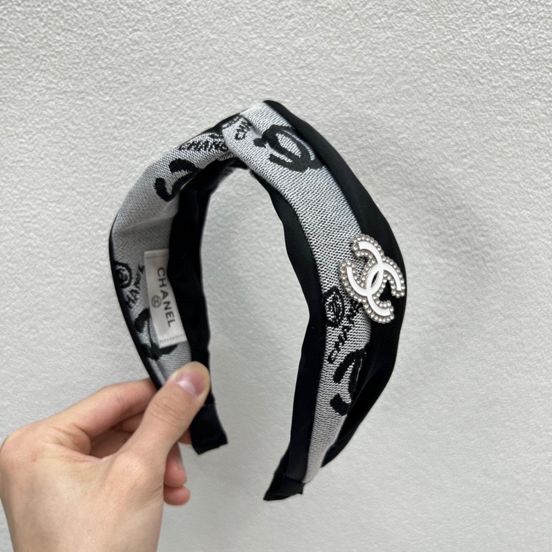 NO:278481,Specially equipped with counter packaging Chanel (Chanel) latest hairband, fairy quick to buy, special material, no head, salty and sweet hair accessories, hairpins, chanel, chanel, hairpins19860909特 配专柜包装 Chanel（香奈儿）最新发箍 小仙女快入手 特殊材质 不嘞头 可盐可甜发饰,发夹,chanel,chanel,hairpins,accessory