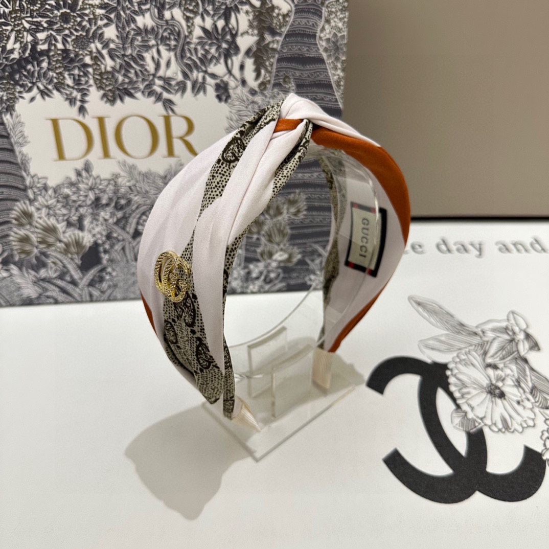 NO:279035,Specially equipped with counter packaging GUCCI (Gucci) latest old-fashioned hairbands, purchased by the fairy, special material, no head, salt or sweet~ hair accessories, hairpins, gucci, gucci, hairpins19860909特 配专柜包装 GUCCI（古驰）最新老花系列发箍 小仙女入手 特殊材质 不嘞头 可盐可甜～发饰,发夹,gucci,gucci,hairpins,accessory