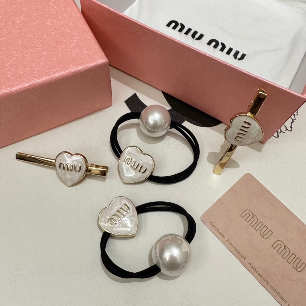 两件套配全套包装MiuMiu缪缪今年最好卖的新款Vintage中古复古发夹超仙的一对时髦精随便入的款