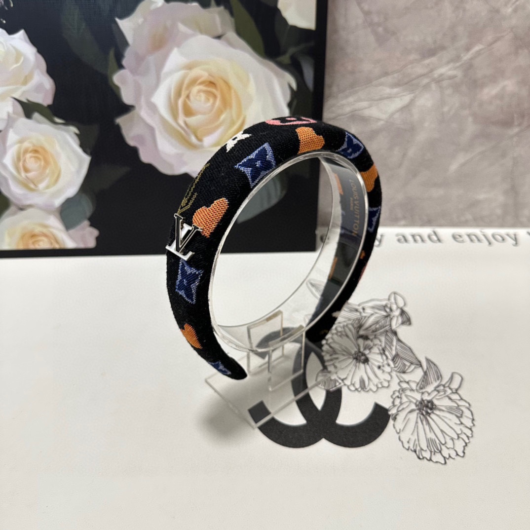 NO:279920,Specially equipped with counter packaging LV (Louis Vuitton) latest hairband, fairy quick to buy, special material, no head, salt or sweet~ hair accessories, hairpins, louis vuitton, louis vuitton, hairpins19860909特 配专柜包装 LV（路易威登）最新发箍 小仙女快入手 特殊材质 不嘞头 可盐可甜～发饰,发夹,louis vuitton,louis vuitton,hairpins,accessory