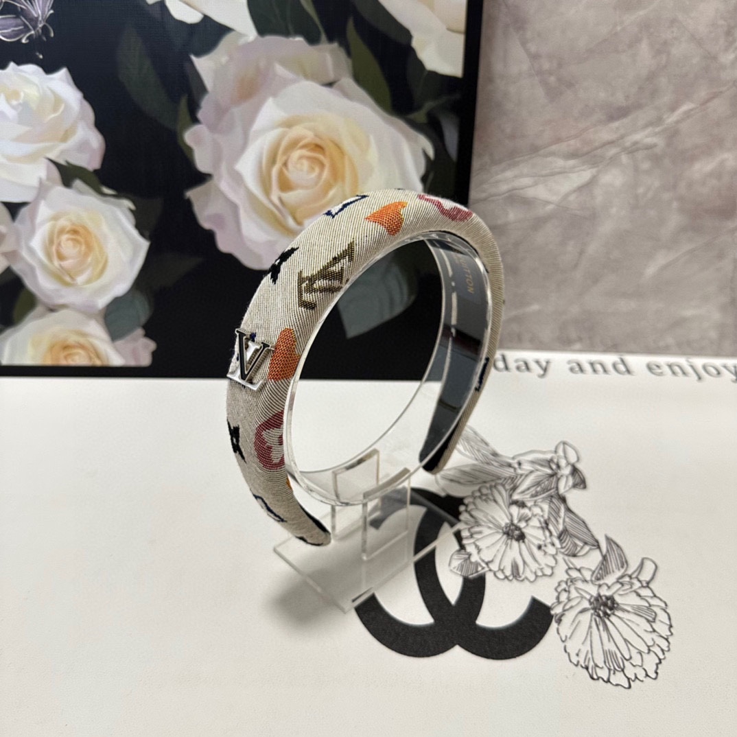 NO:279830,Specially equipped with counter packaging LV (Louis Vuitton) latest hairband, fairy quick to buy, special material, no head, salt or sweet~ hair accessories, hairpins, louis vuitton, louis vuitton, hairpins19860909特 配专柜包装 LV（路易威登）最新发箍 小仙女快入手 特殊材质 不嘞头 可盐可甜～发饰,发夹,louis vuitton,louis vuitton,hairpins,accessory