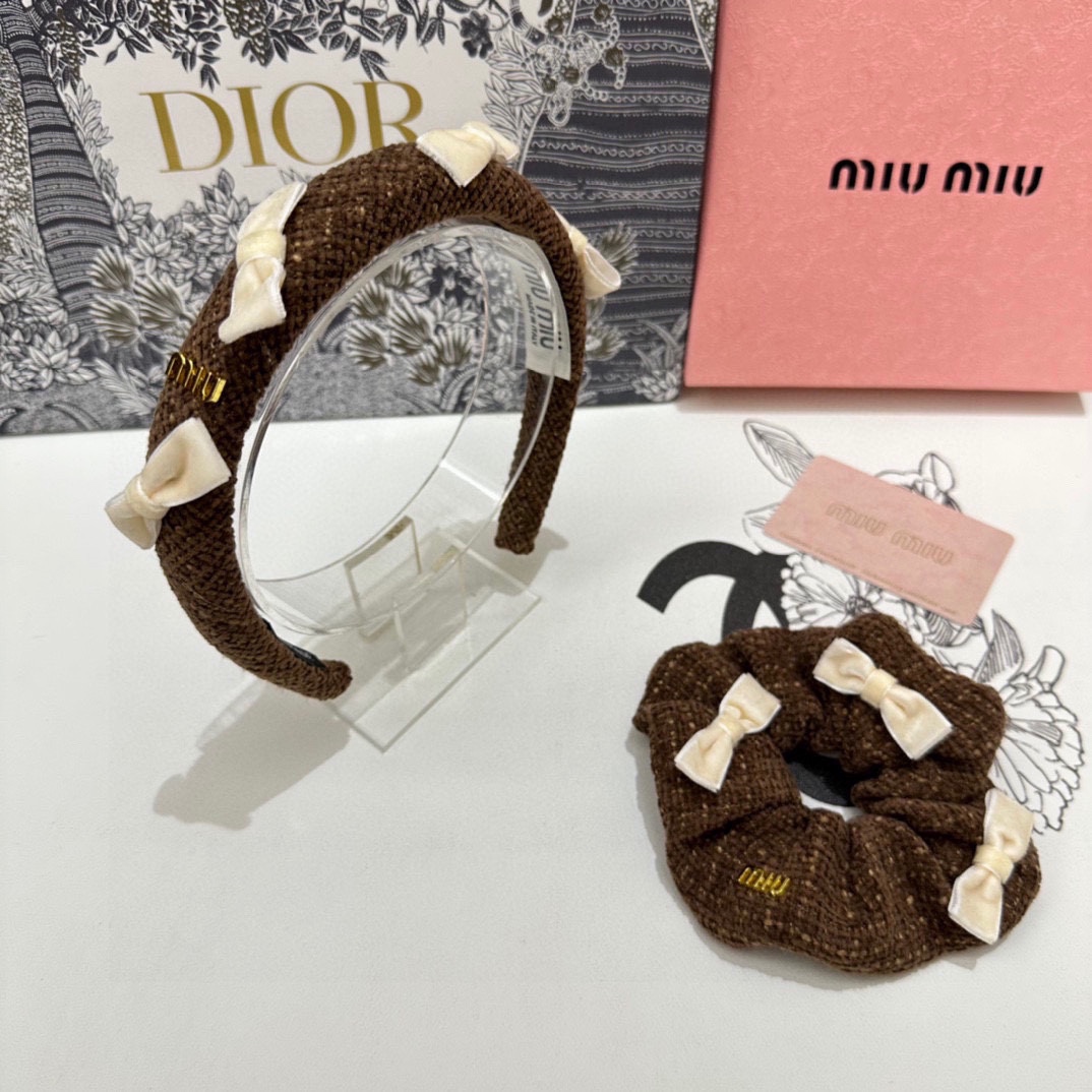 NO:279855,Special (two-piece set) with counter packaging MiuMiu (Mu Miu) latest hit butterfly series two-piece set hairband hair rings Elegant girl is worth buying Very easy to match, temperament and tasteful. It is recommended to wear two together. Magical fairy hair accessories, hairpins, miumiu, hairpins19860909特（两件套）配专柜包装 MiuMiu（缪缪）最新爆款来啦蝴蝶系列两件套发箍发圈 优雅的girl值得入手 非常好搭配 气质有品位 建议两个一齐佩戴 神奇的仙发饰,发夹,miumiu,hairpins,accessory