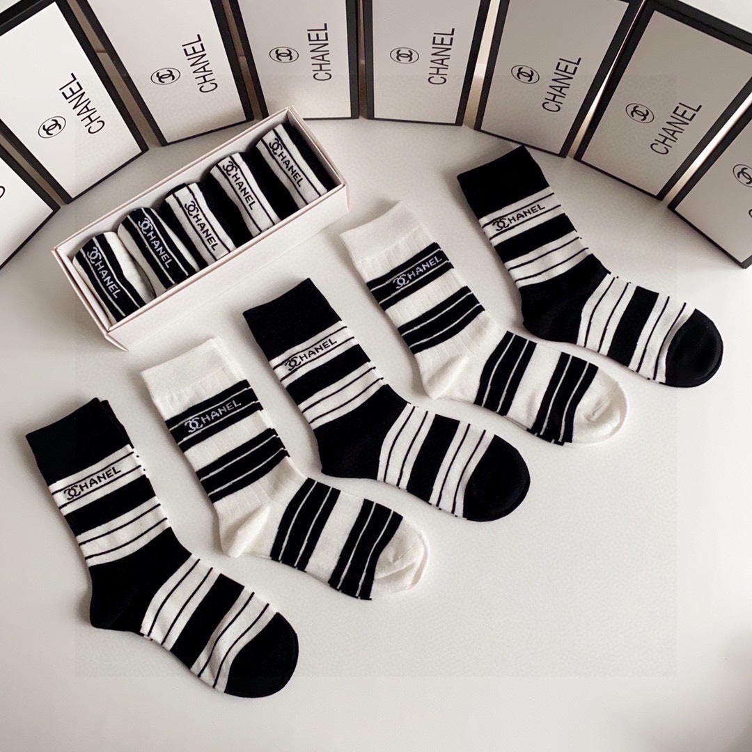 配包装Chanel香奈儿新款经典中长款堆堆袜袜子！一盒五双专柜同步筒款袜子大牌出街潮人必备超好