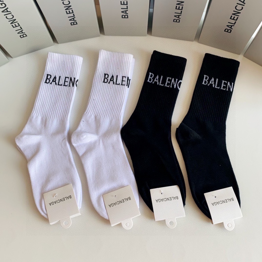 配专柜包装Balenciaga巴黎世家新款中长款堆堆袜袜子！一盒四双专柜同步筒袜袜子大牌出街潮人必备超好