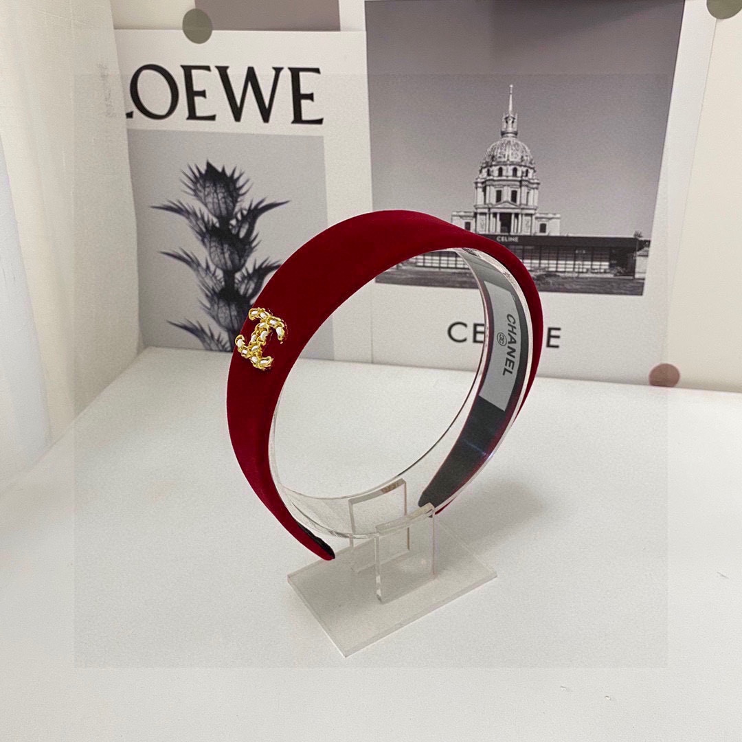 NO:280187,Specially equipped with counter packaging Chanel vintage headband This style is really the little princess owner!  The material of velvet is really beautiful and fashionable!  It feels like Jennie's hairband #hair accessories, hairpins, chanel, chanel, hairpins19860909特 配专柜包装 Chanel（香奈儿）vintage发箍 这款戴上真的是小公主本主了！丝绒的材质 真的超级好看超级洋气！感觉是Jennie的发箍#发饰,发夹,chanel,chanel,hairpins,accessory