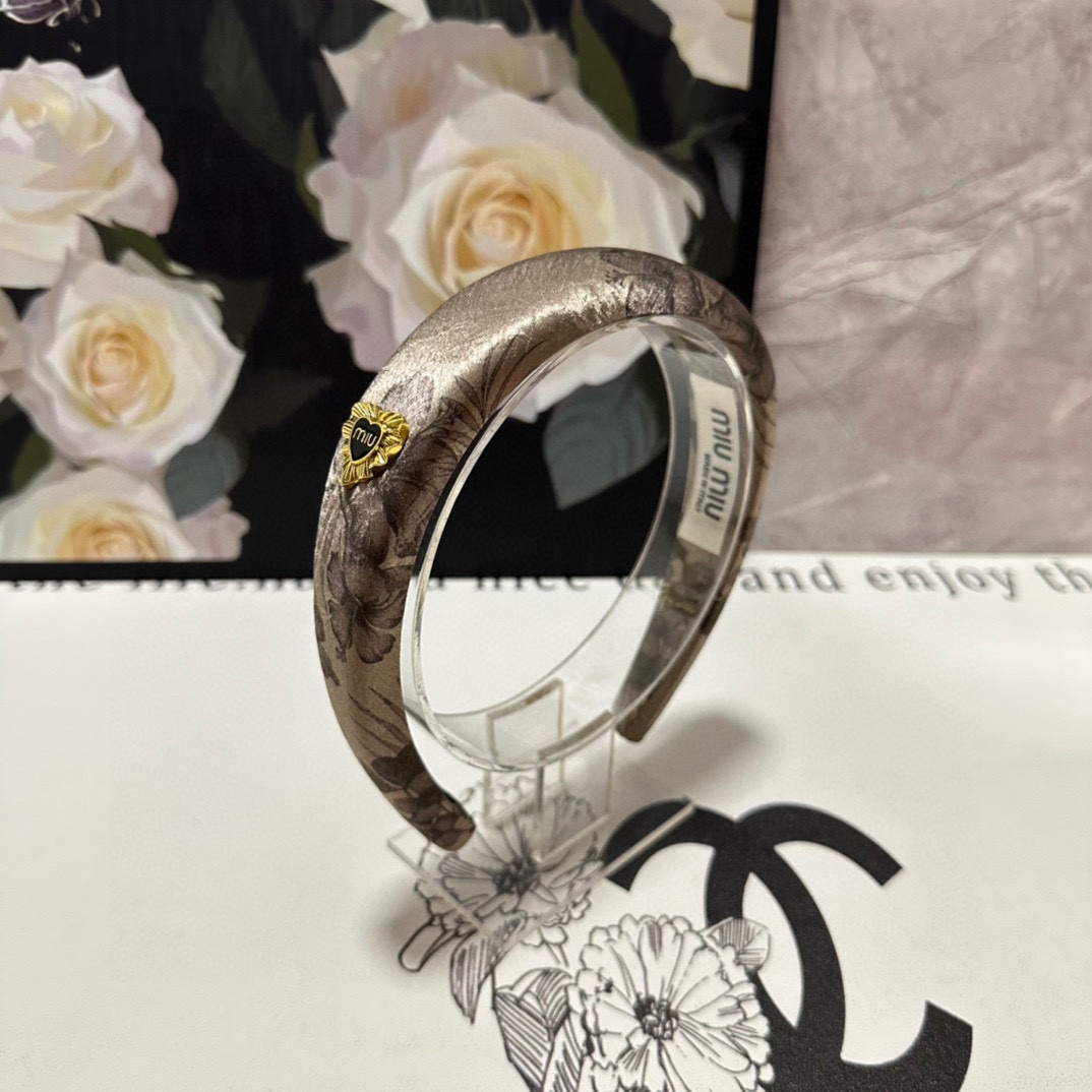 NO:280215,Specially equipped with counter packaging MIUMIU (Miao Miao) latest new Chinese satin hairband, fairy quick to buy, special material, no head, salt or sweet~ hair accessories, hairpins, miumiu, hairpins19860909特 配专柜包装 MIUMIU（缪缪）最新新中式缎面发箍 小仙女快入手 特殊材质 不嘞头 可盐可甜～发饰,发夹,miumiu,hairpins,accessory