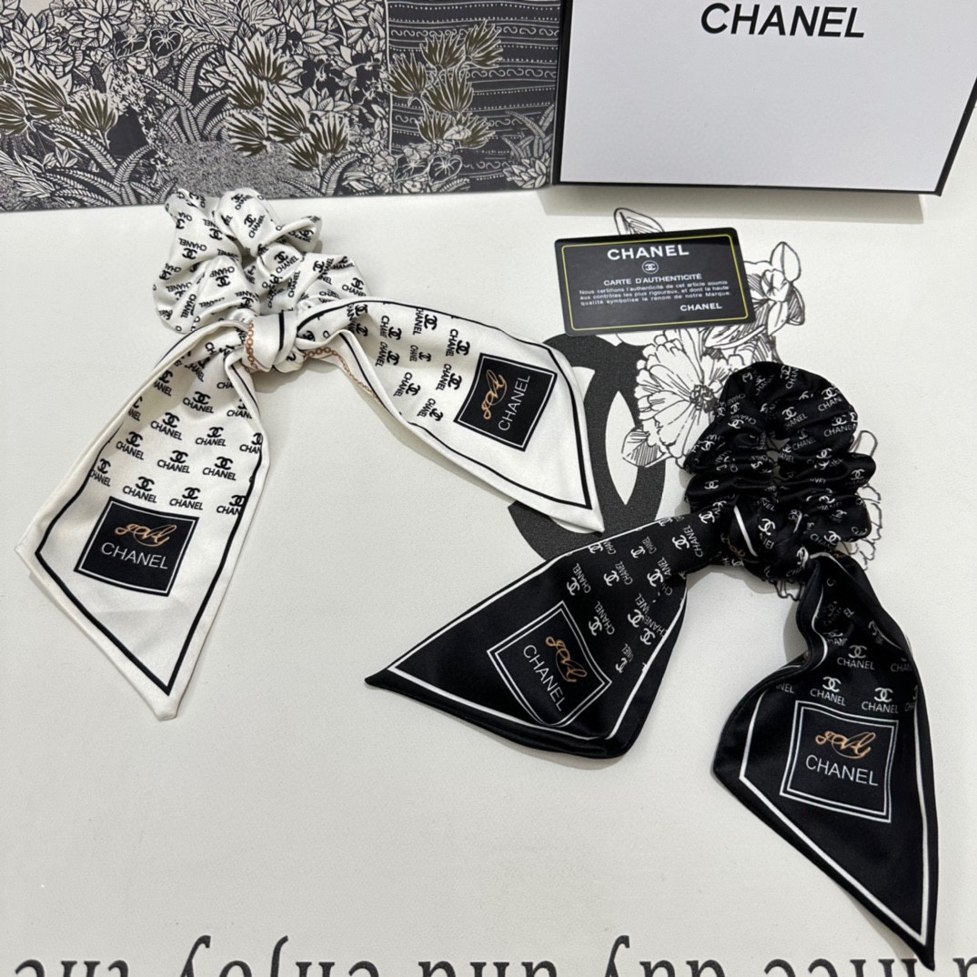 NO:280490,Special (single) with full packaging Chanel (Chanel) popular silk hair ring, counter model shipped, it looks very high-end at first glance Super versatile, must keep your own hair accessories, hairpins, chanel, chanel, real silk, hairpins19860909特（单个）配全套包装 Chanel（香奈儿）爆款真丝发圈,专柜款出货 一看就特别高档 超级百搭 必须自留发饰,发夹,chanel,chanel,real silk,hairpins,accessory