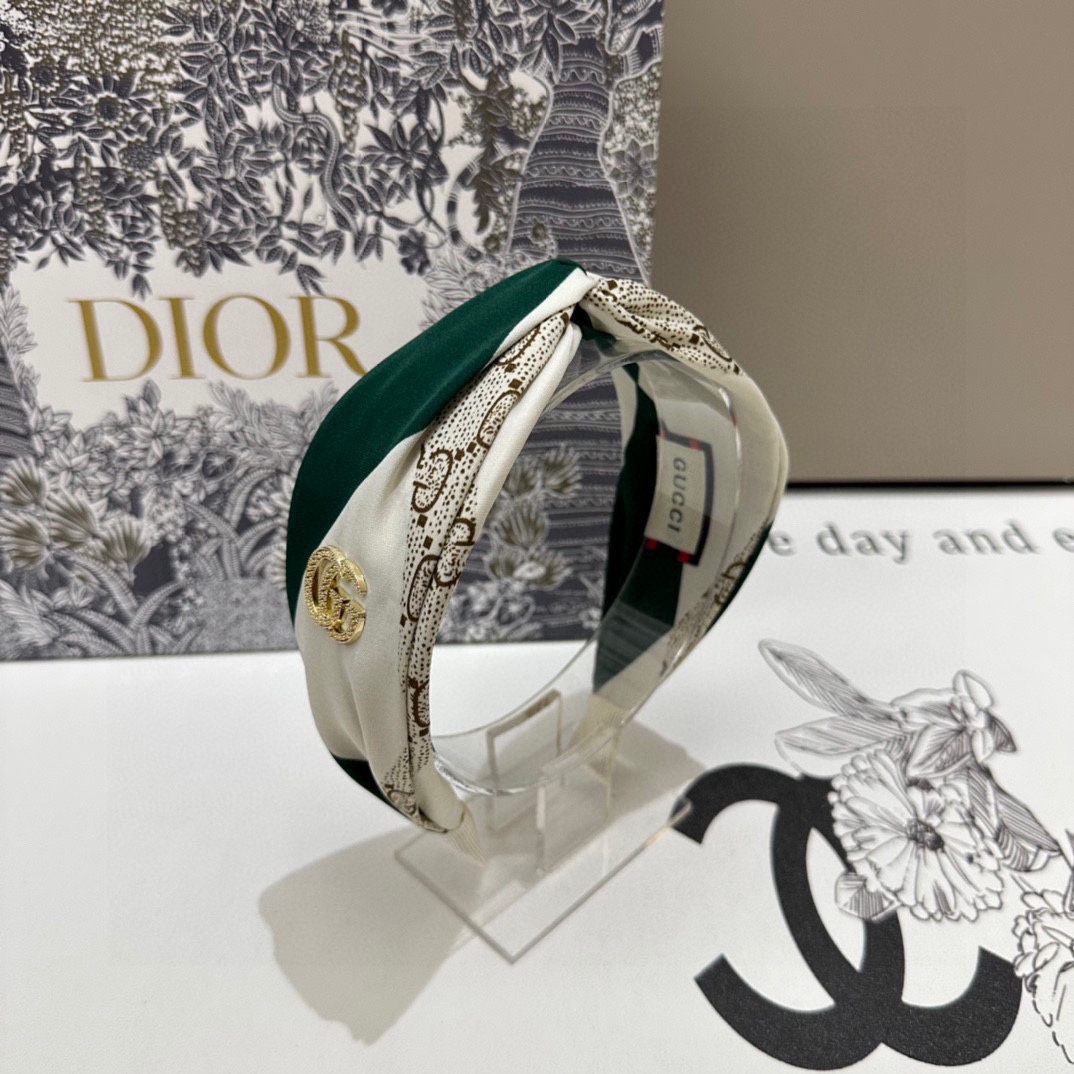 NO:280808,Specially equipped with counter packaging GUCCI (Gucci) latest old-fashioned hairbands, purchased by the fairy, special material, no head, salt or sweet~ hair accessories, hairpins, gucci, gucci, hairpins19860909特 配专柜包装 GUCCI（古驰）最新老花系列发箍 小仙女入手 特殊材质 不嘞头 可盐可甜～发饰,发夹,gucci,gucci,hairpins,accessory