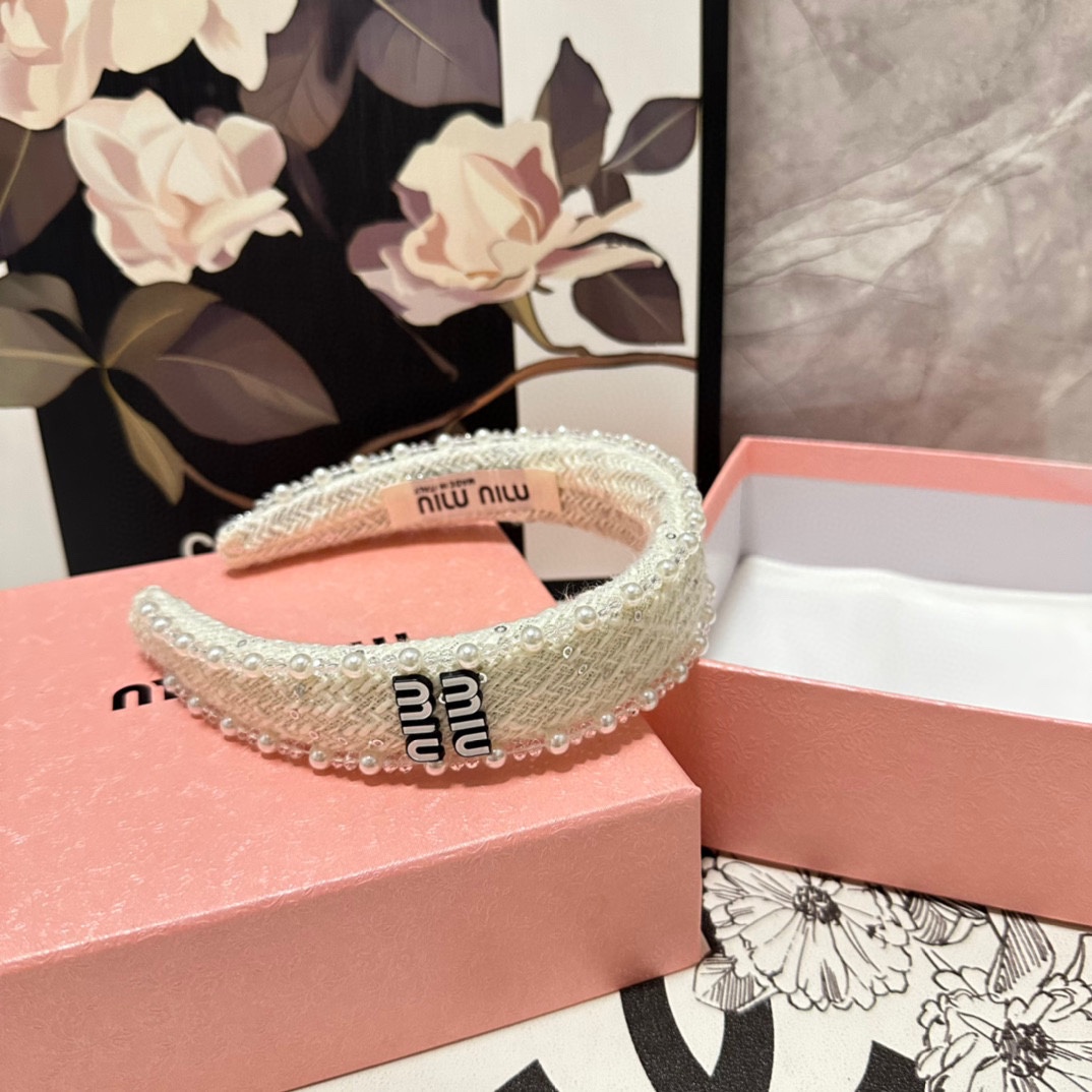 NO:280785,Specially equipped with counter packaging MiuMiu (Miao Miu) latest luxury hairband, purchased by the fairy, special material, no head, salt or sweet~ hair accessories, hairpins, miumiu, hairpins19860909特 配专柜包装 MiuMiu（缪缪）最新高奢发箍 小仙女入手 特殊材质 不嘞头 可盐可甜～发饰,发夹,miumiu,hairpins,accessory