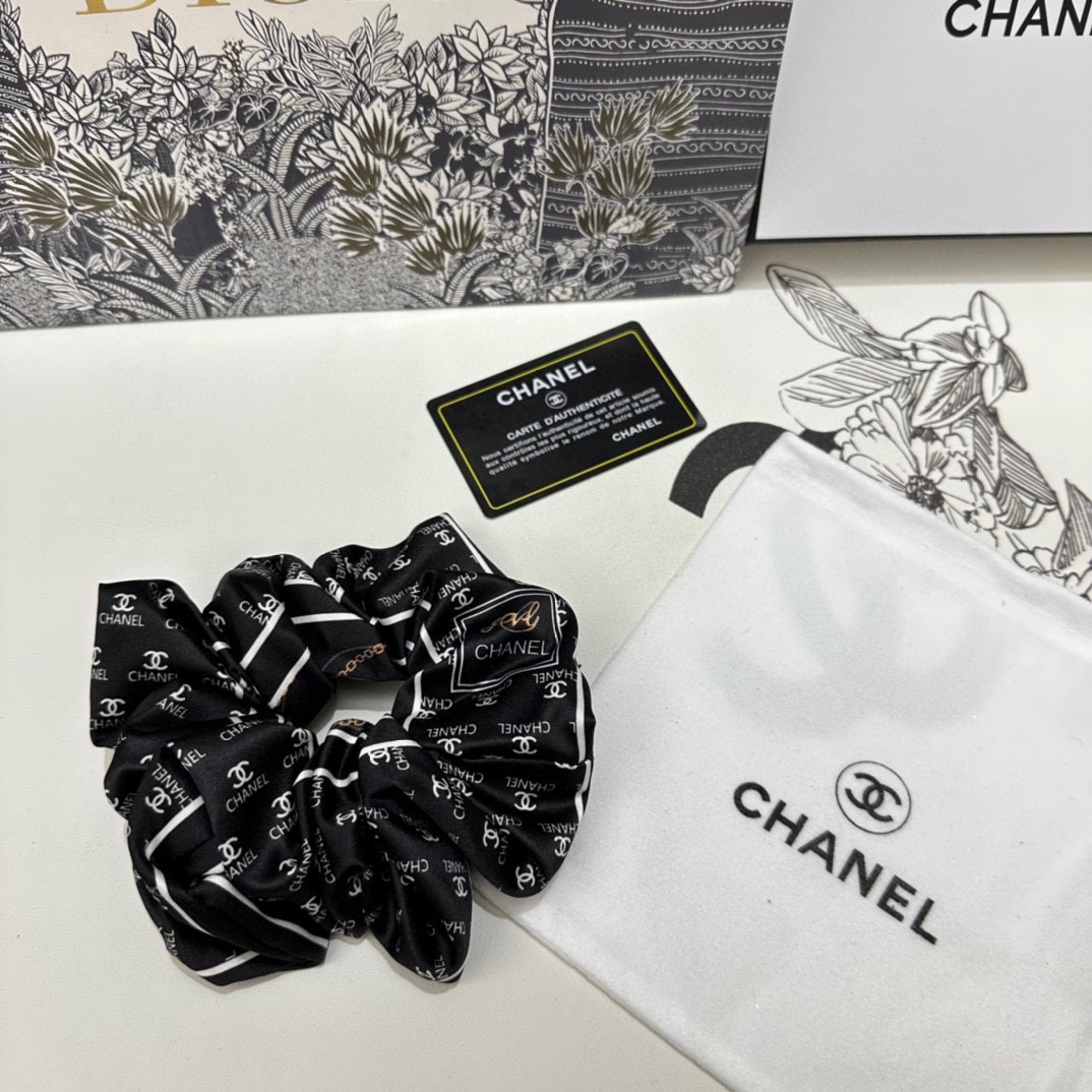 NO:280902,Special (single) with full package Chanel (Chanel) popular palace hair circle, special counter model shipped, it looks very high-end, super versatile, you must keep your own hair accessories, hairpins, chanel, chanel, hairpins19860909特（单个）配全套包装 Chanel（香奈儿）爆款宫廷风发圈,专柜款出货 一看就特别高档 超级百搭 必须自留发饰,发夹,chanel,chanel,hairpins,accessory