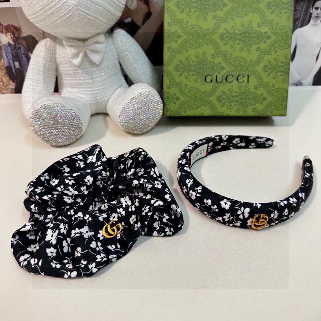 NO:280905,Special (two-piece set) with counter packaging Gucci (Gucci) latest hit product is here, floral two-piece set hairband hair ring, elegant girl is worth buying, very easy to match, temperament and taste, recommended to wear two together, magical fairy hair accessories, hairpins, gucci, gucci, hairpins19860909特（两件套）配专柜包装 Gucci（古驰）最新爆款来啦碎花两件套发箍发圈 优雅的girl值得入手 非常好搭配 气质有品位 建议两个一齐佩戴 神奇的仙发饰,发夹,gucci,gucci,hairpins,accessory