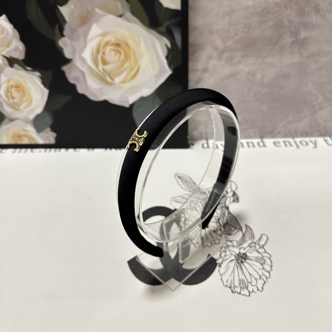 NO:281165,Specially equipped with counter packaging Celine (Celine) latest luxury hairband, purchased by the fairy, special material, no head, salt or sweet~ hair accessories, hairpins, celine, celine, hairpins19860909特 配专柜包装 Celine（赛琳）最新高奢发箍 小仙女入手 特殊材质 不嘞头 可盐可甜～发饰,发夹,celine,celine,hairpins,accessory