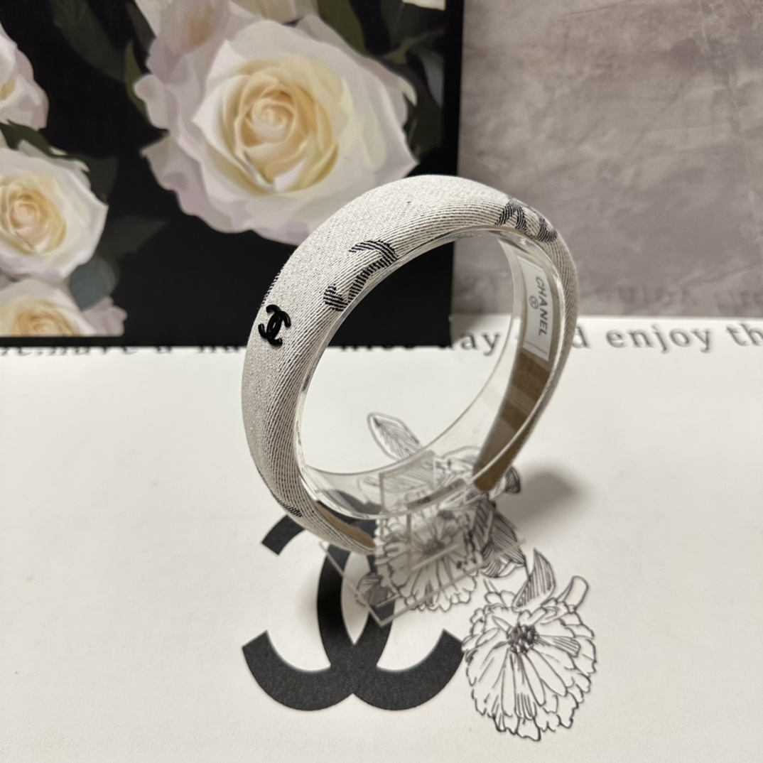 NO:281254,Specially equipped with counter packaging Chanel (Chanel) latest hairband, purchased by fairies, special material, no head, salt or sweet~ hair accessories, hairpins, chanel, chanel, hairpins19860909特 配专柜包装 Chanel（香奈儿）最新发箍 小仙女入手 特殊材质 不嘞头 可盐可甜～发饰,发夹,chanel,chanel,hairpins,accessory