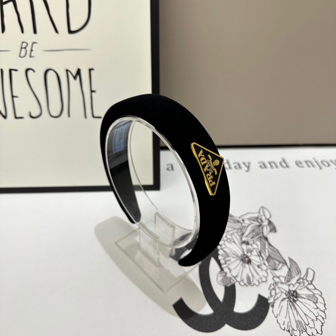 NO:281487,Specially equipped with counter packaging Prada (Prada) latest velvet hairband, same style on the official website, Little Fairy Quick to buy, Special material, No head, salt or sweet~ Hair accessories, hairpins, prada, prada, hairpins19860909特 配专柜包装 Prada（普拉达）最新丝绒发箍 官网同款 小仙女快入手 特殊材质 不嘞头 可盐可甜～发饰,发夹,prada,prada,hairpins,accessory