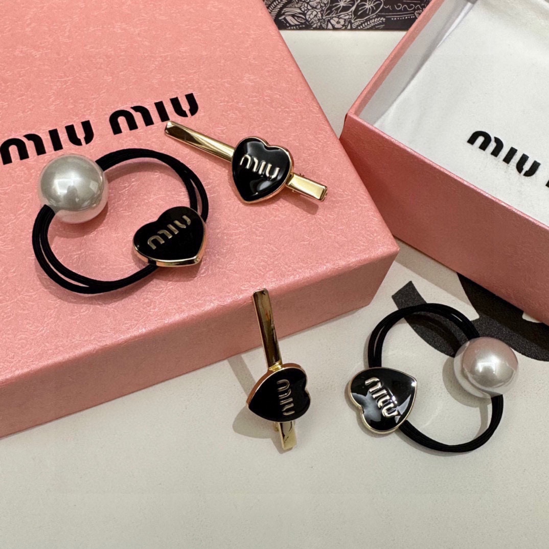 两件套配全套包装MiuMiu缪缪今年最好卖的新款Vintage中古复古发夹超仙的一对时髦精随便入的款