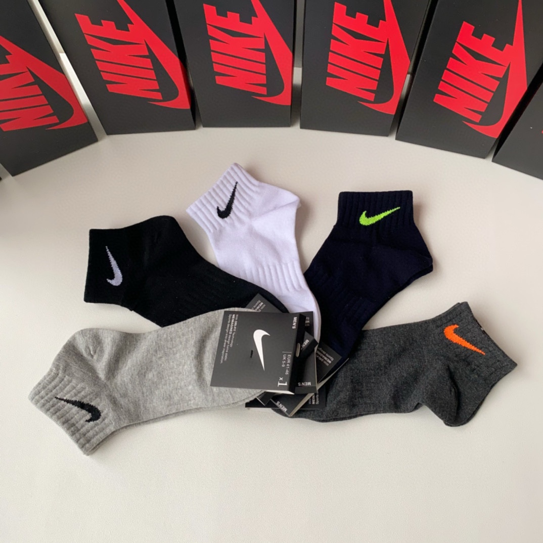 配专柜包装NIKE耐克新款中短款堆堆袜袜子！一盒五双专柜同步筒袜袜子大牌出街潮人必备超好搭