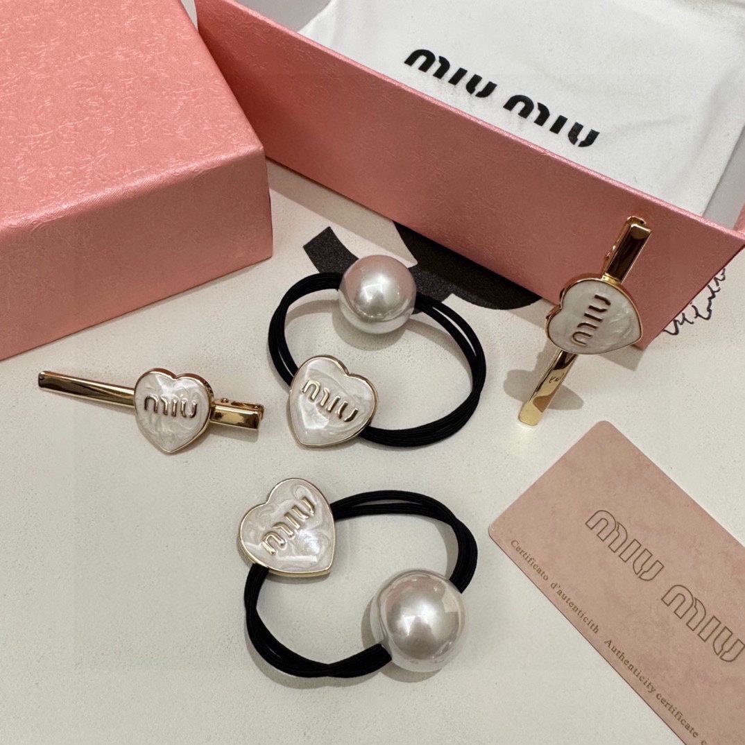 两件套配全套包装MiuMiu缪缪今年最好卖的新款Vintage中古复古发夹超仙的一对时髦精随便入的款