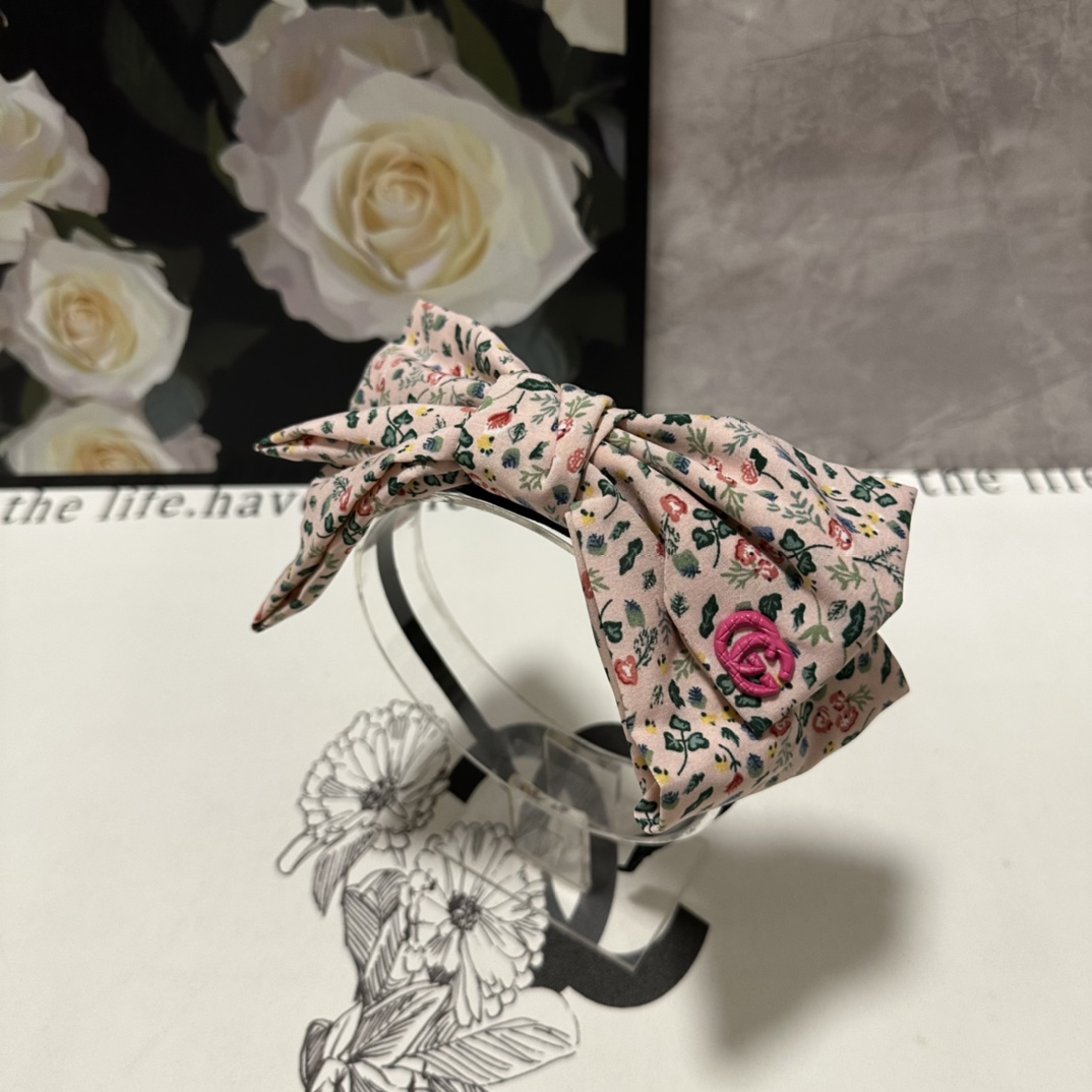 NO:282966,Specially equipped with counter packaging Gucci (Gucci) latest floral hairband, fairy, quick to buy, special material, no head, salt or sweet~ hairpins, hairpins, gucci, gucci, hairpins19860909特 配专柜包装 Gucci（古驰）最新碎花发箍 小仙女快入手 特殊材质 不嘞头 可盐可甜～发夹,发夹,gucci,gucci,hairpins,accessory