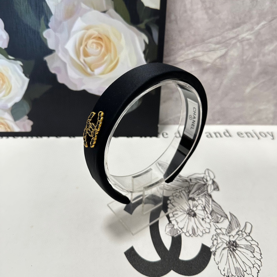 NO:283054,Specially equipped with counter packaging Chanel (Chanel) latest hairband, purchased by the fairy, special material, no head, salt or sweet~ hairpins, hairpins, chanel, chanel, hairpins19860909特 配专柜包装 Chanel（香奈儿）最新发箍 小仙女入手 特殊材质 不嘞头 可盐可甜～发夹,发夹,chanel,chanel,hairpins,accessory
