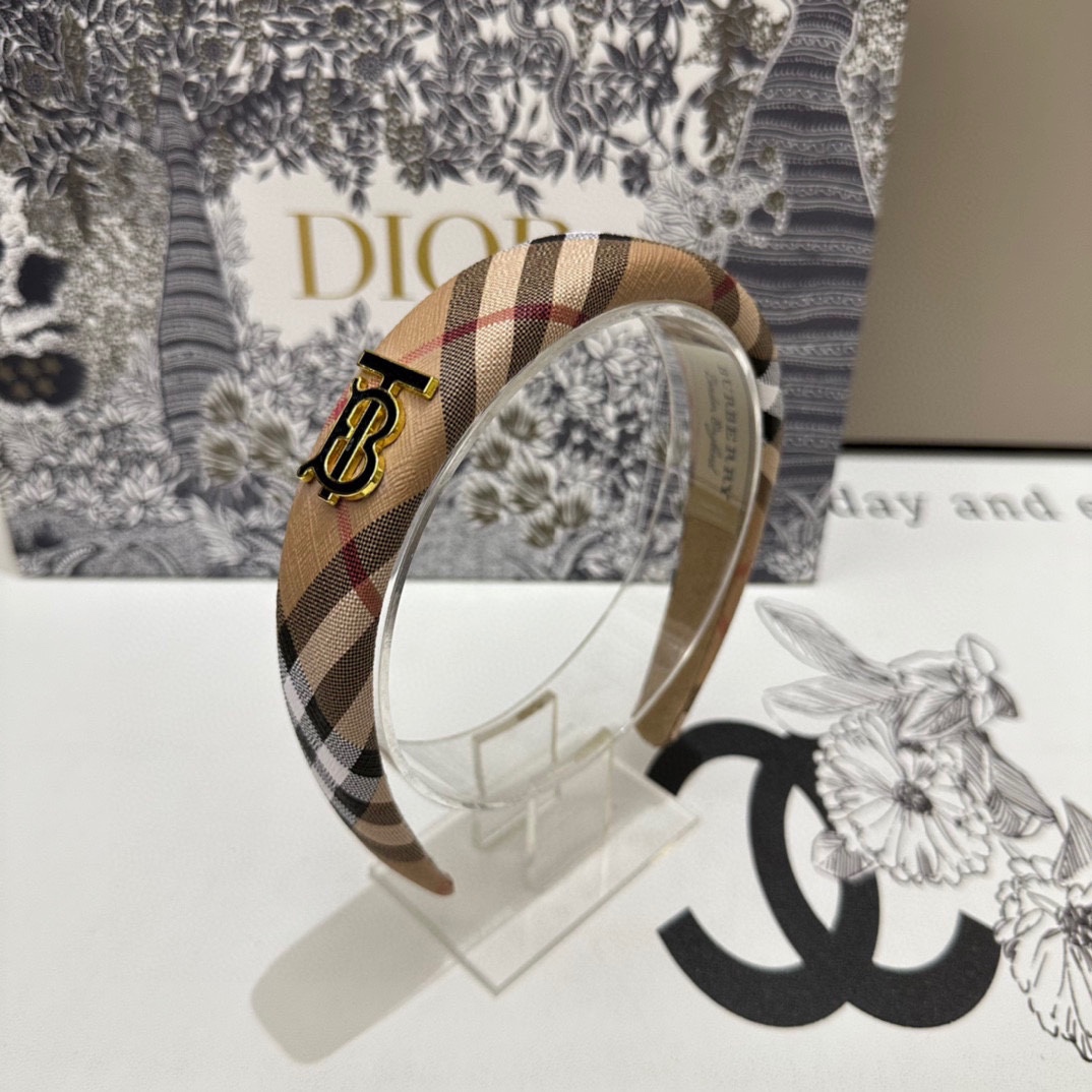 NO:283090,Specially equipped with counter packaging Burberry's latest hairband, fairy, quick purchase, special material, no head, salt or sweet~ hairpins, hairpins, burberry, burberry, hairpins19860909特 配专柜包装 Burberry（巴宝莉）最新发箍 小仙女快入手 特殊材质 不嘞头 可盐可甜～发夹,发夹,burberry,burberry,hairpins,accessory