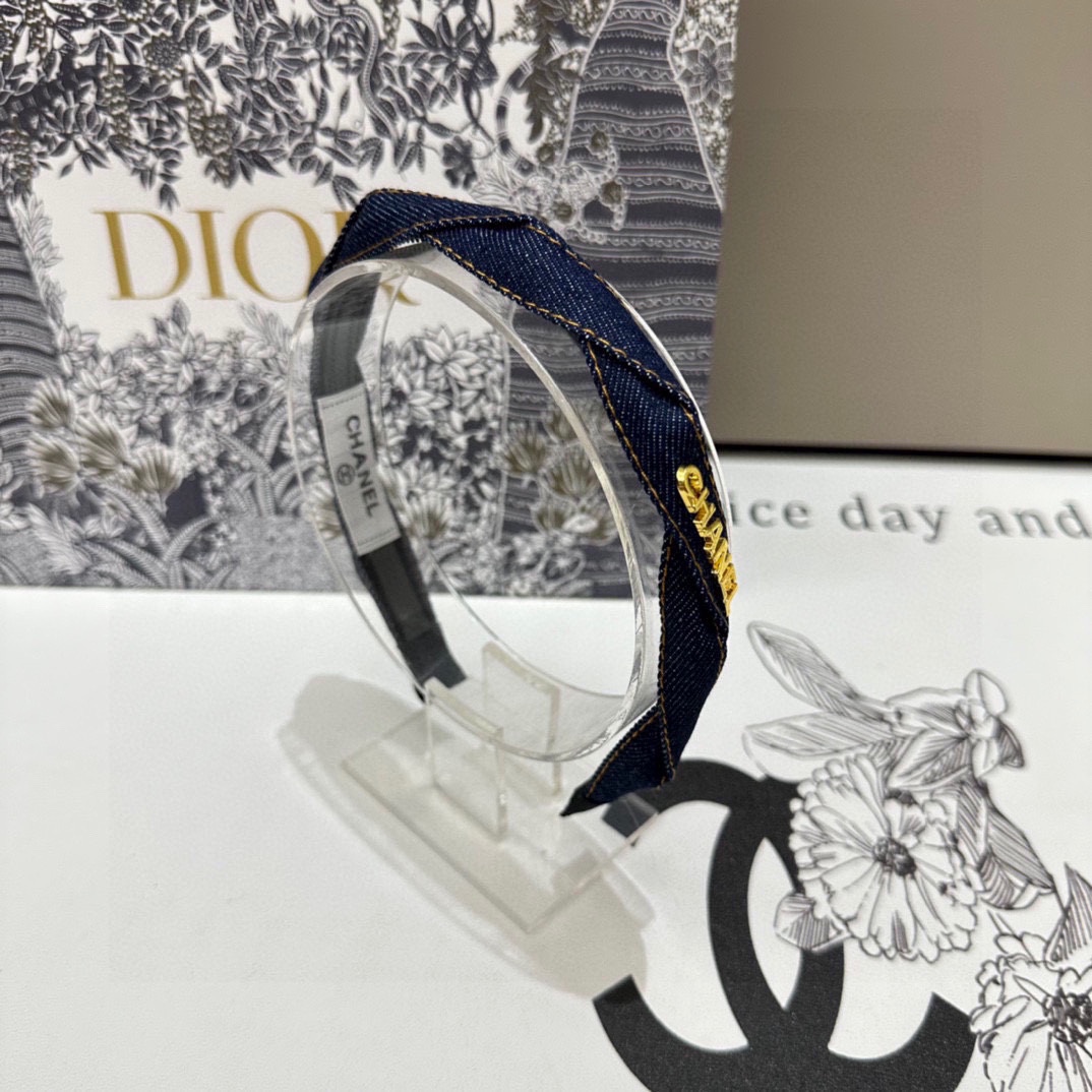 NO:283052,Specially equipped with counter packaging Chanel (Chanel) latest denim denim hairband, fairy quick to buy, special material, no head, salt or sweet~ hairpin, hairpin, chanel, chanel, hairpins19860909特 配专柜包装 Chanel（香奈儿）最新丹宁牛仔发箍 小仙女快入手 特殊材质 不嘞头 可盐可甜～发夹,发夹,chanel,chanel,hairpins,accessory