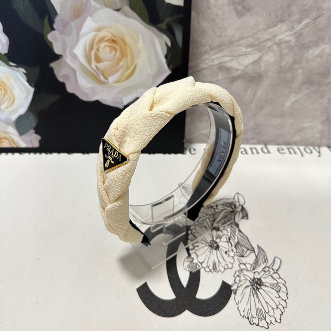 NO:283128,Specially equipped with counter packaging Prada's latest hairband, fairy, quick purchase, special material, no head, salt or sweet~ hairpins, hairpins, prada, prada, hairpins19860909特 配专柜包装 Prada（普拉达）最新发箍 小仙女快入手 特殊材质 不嘞头 可盐可甜～发夹,发夹,prada,prada,hairpins,accessory