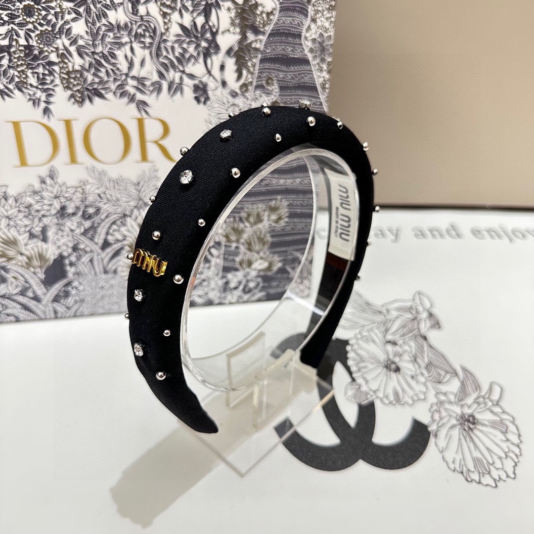 NO:283258,Specially equipped with counter packaging MiuMiu (Miao Miu) latest luxury hairband, purchased by fairies, special materials, no head, salt or sweet~ hairpins, hairpins, miumiu, hairpins19860909特 配专柜包装 MiuMiu（缪缪）最新高奢发箍 小仙女入手 特殊材质 不嘞头 可盐可甜～发夹,发夹,miumiu,hairpins,accessory
