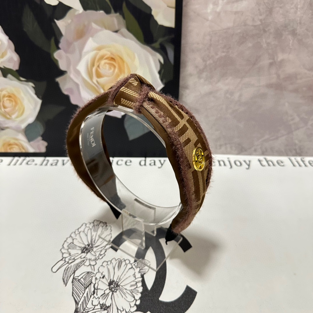 NO:283292,Specially equipped with counter packaging FENDI (Fendi) latest old-fashioned hairbands purchased by fairies Special material No heads Can be salty or sweet~ Hairpins, hairpins, fendi, fendi, fendi, hairpins19860909特 配专柜包装 FENDI（芬迪）最新老花发箍 小仙女入手 特殊材质 不嘞头 可盐可甜～发夹,发夹,fendi,fendi,hairpins,accessory